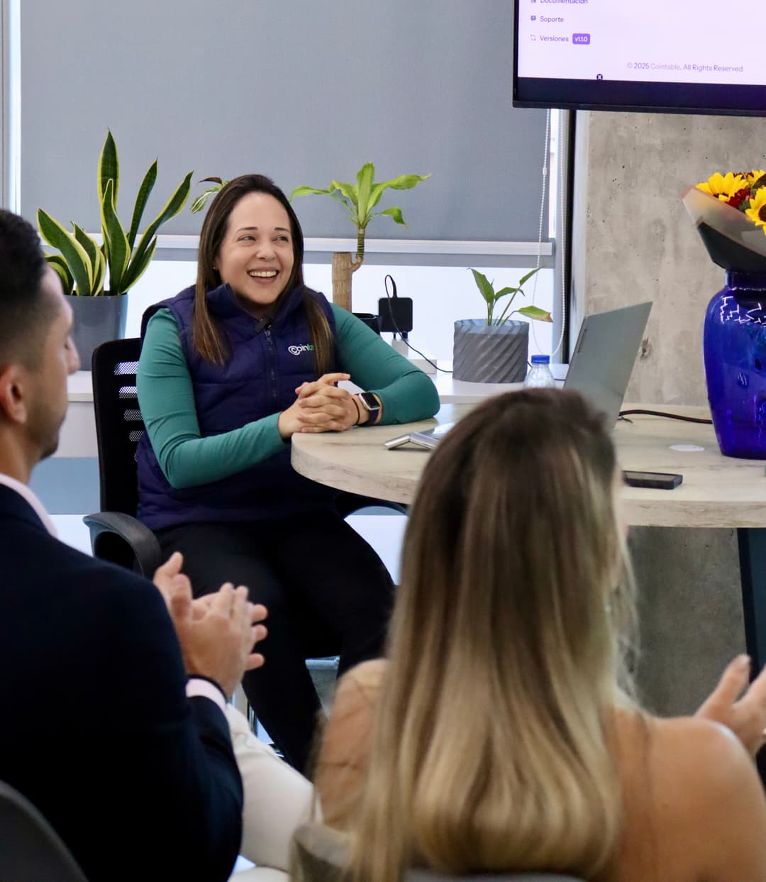 Valeska Veliz presenting a product to a team
